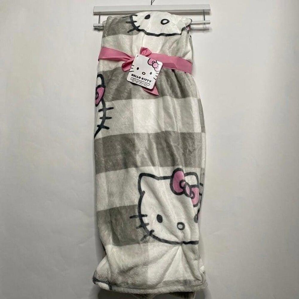 Sanrio Hello Kitty Plaid Plush Throw Blanket – Soft Cozy Gift - Picture 1 of 2
